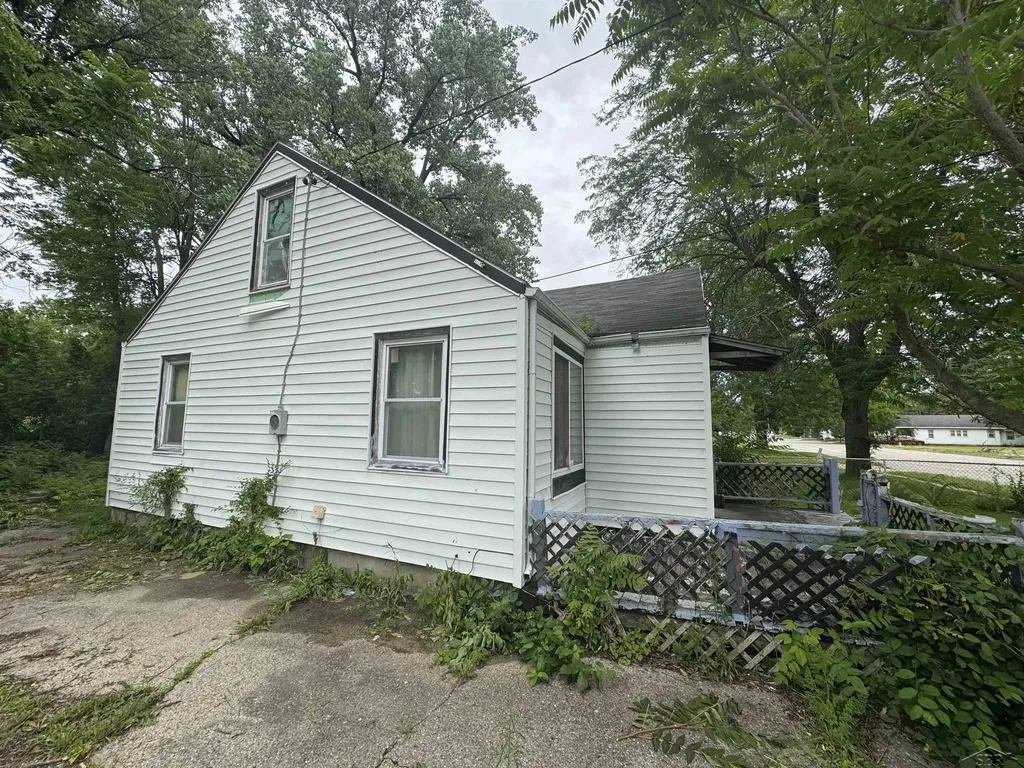 4115 Hess Avenue Saginaw City MI 48601