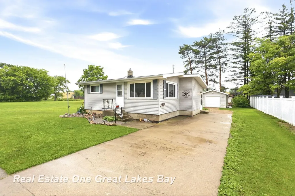 335 N Silver Street Bad Axe City MI 48413