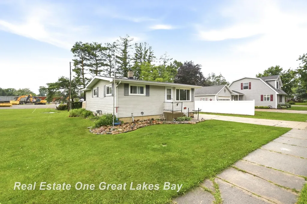 335 N Silver Street Bad Axe City MI 48413