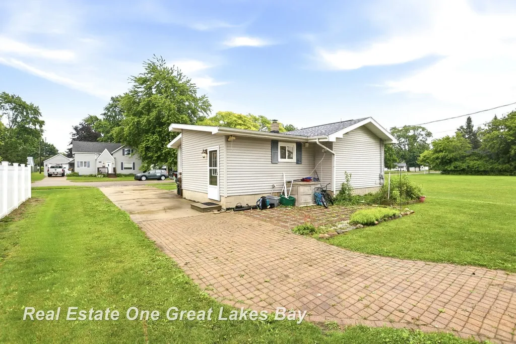 335 N Silver Street Bad Axe City MI 48413