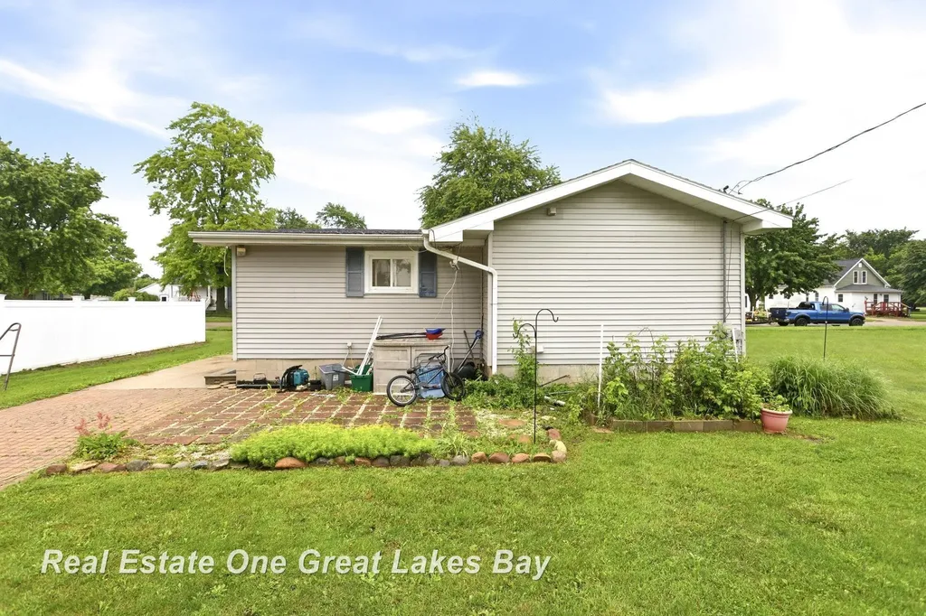 335 N Silver Street Bad Axe City MI 48413