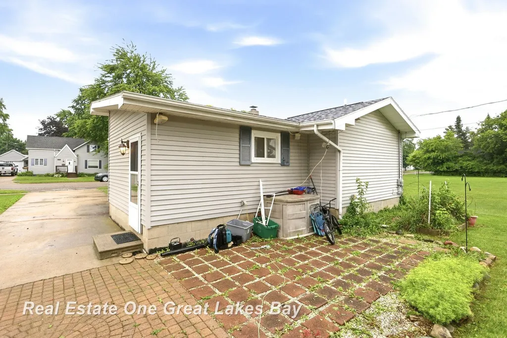 335 N Silver Street Bad Axe City MI 48413