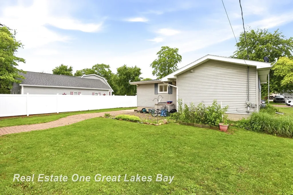 335 N Silver Street Bad Axe City MI 48413