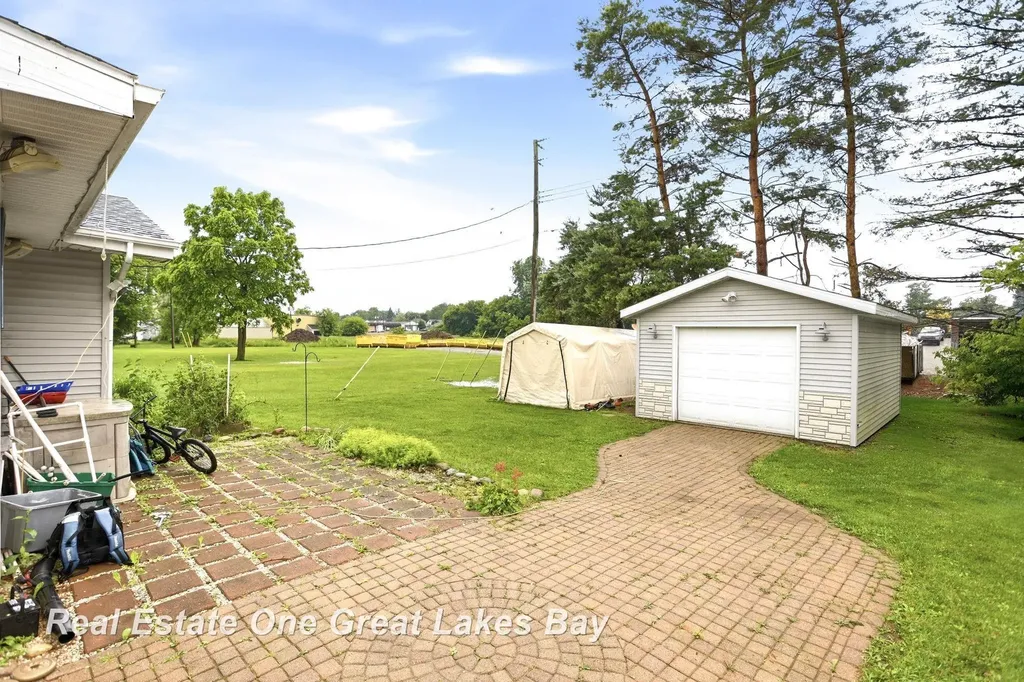 335 N Silver Street Bad Axe City MI 48413