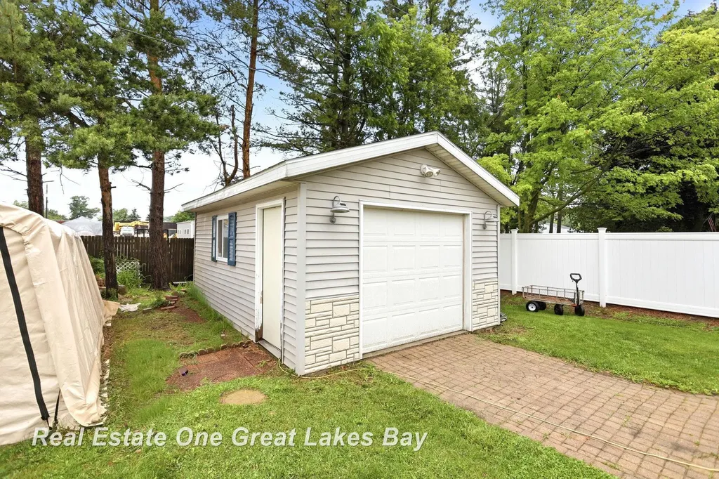 335 N Silver Street Bad Axe City MI 48413