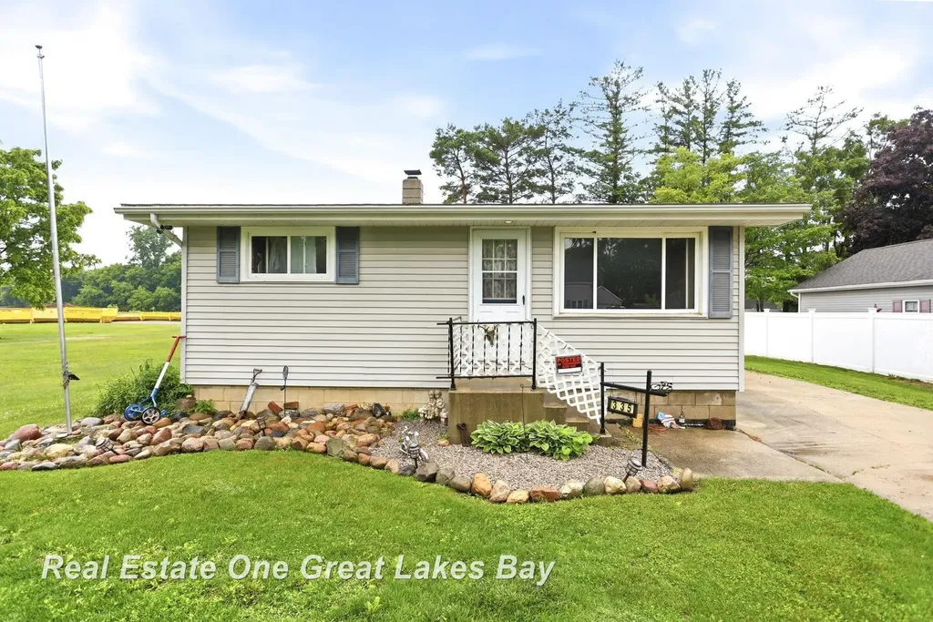 335 N Silver Street Bad Axe City MI 48413