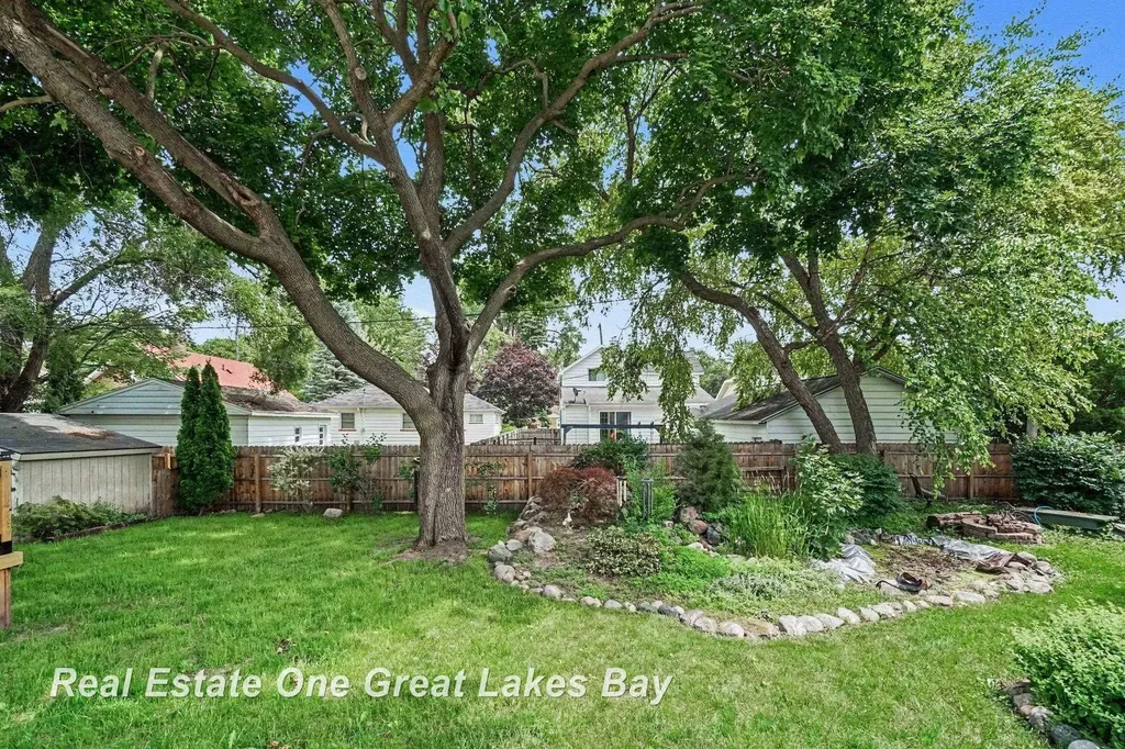 1510 Helen Street Bay City City MI 48708