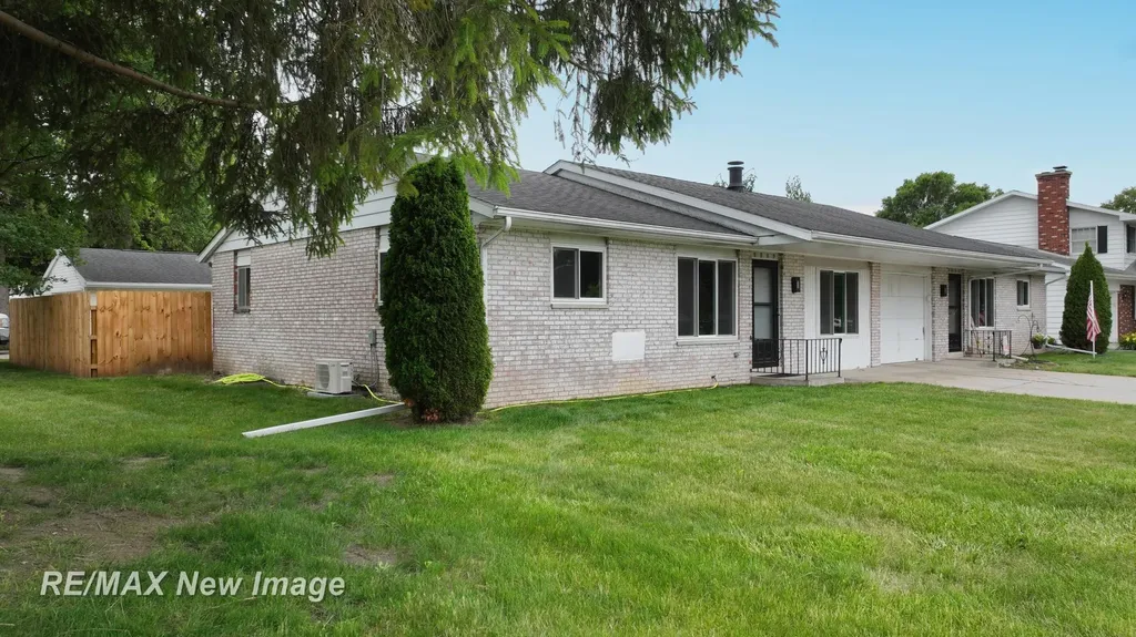 5019 Glenfield Drive Saginaw Charter Township MI 48638