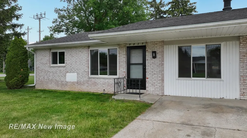 5019 Glenfield Drive Saginaw Charter Township MI 48638
