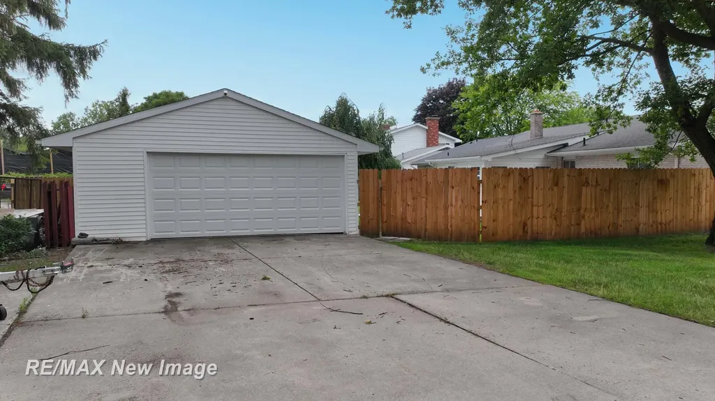 5019 Glenfield Drive Saginaw Charter Township MI 48638