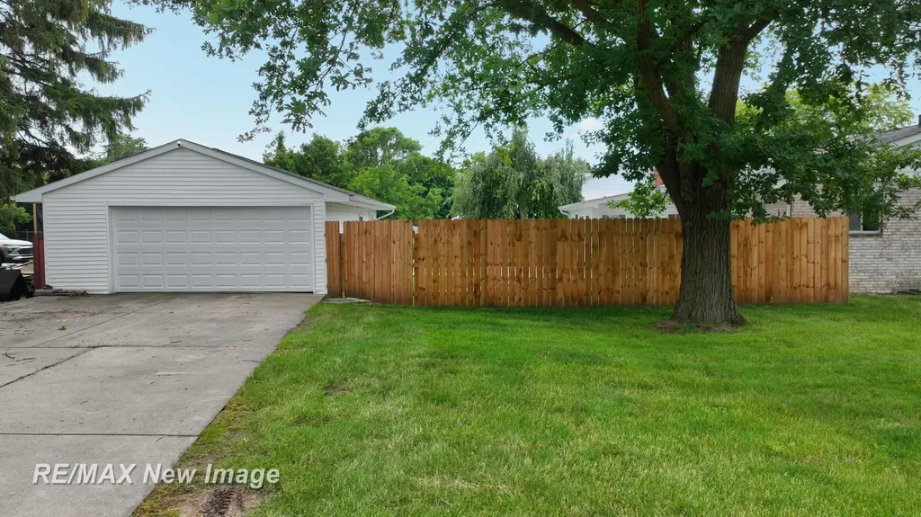 5019 Glenfield Drive Saginaw Charter Township MI 48638