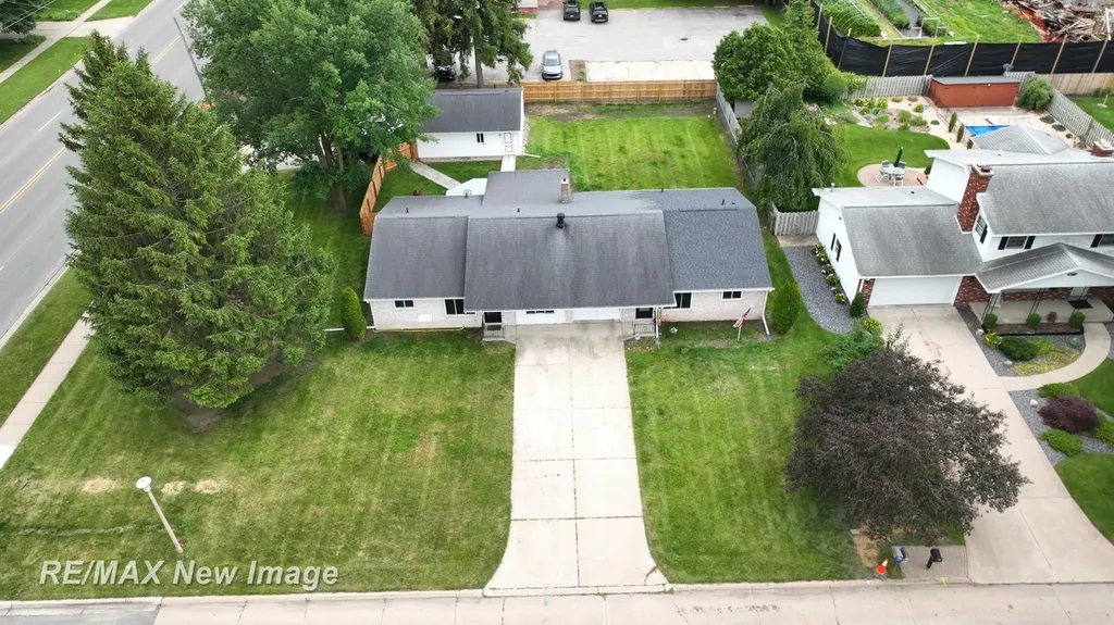 5019 Glenfield Drive Saginaw Charter Township MI 48638
