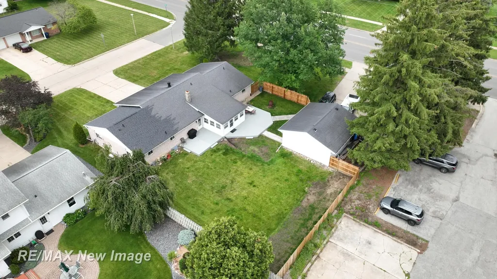 5019 Glenfield Drive Saginaw Charter Township MI 48638