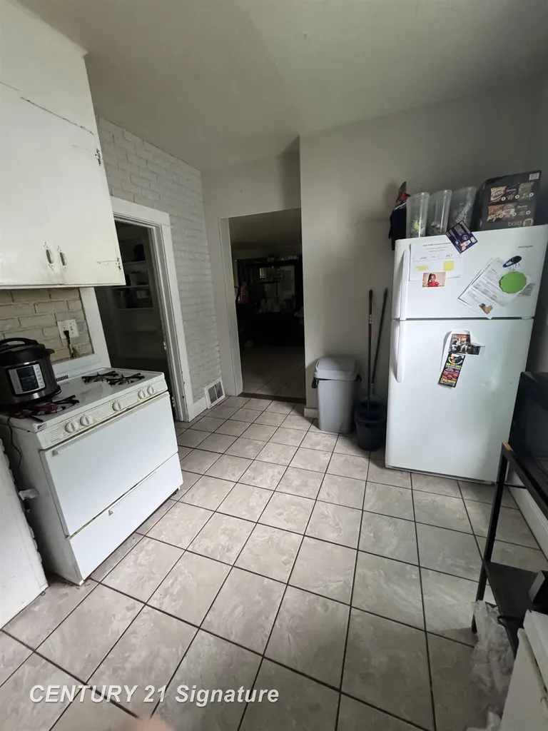 723 N Oakley Street Saginaw City MI 48602