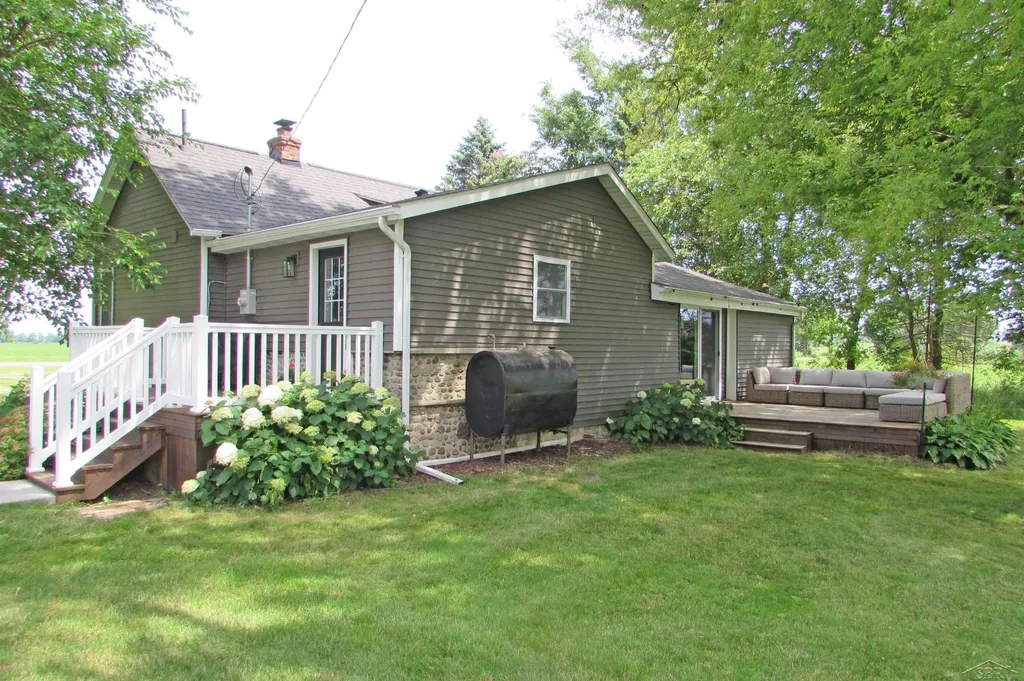 834 S Dietz Road White Oak Township MI 48892