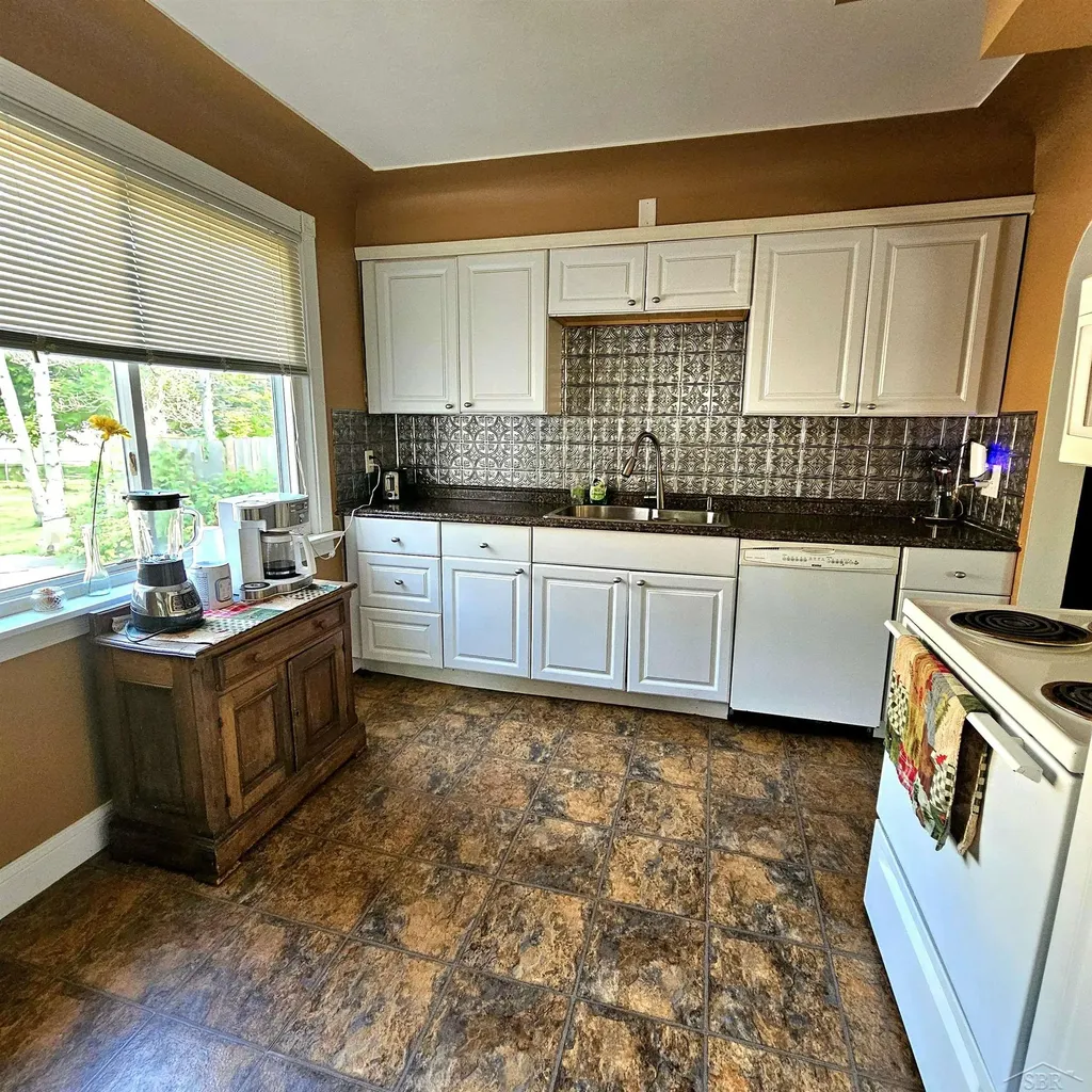 1241 Pius Street Saginaw Charter Township MI 48638