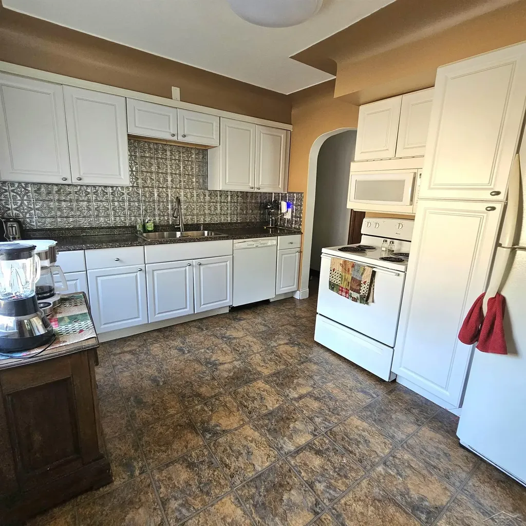 1241 Pius Street Saginaw Charter Township MI 48638