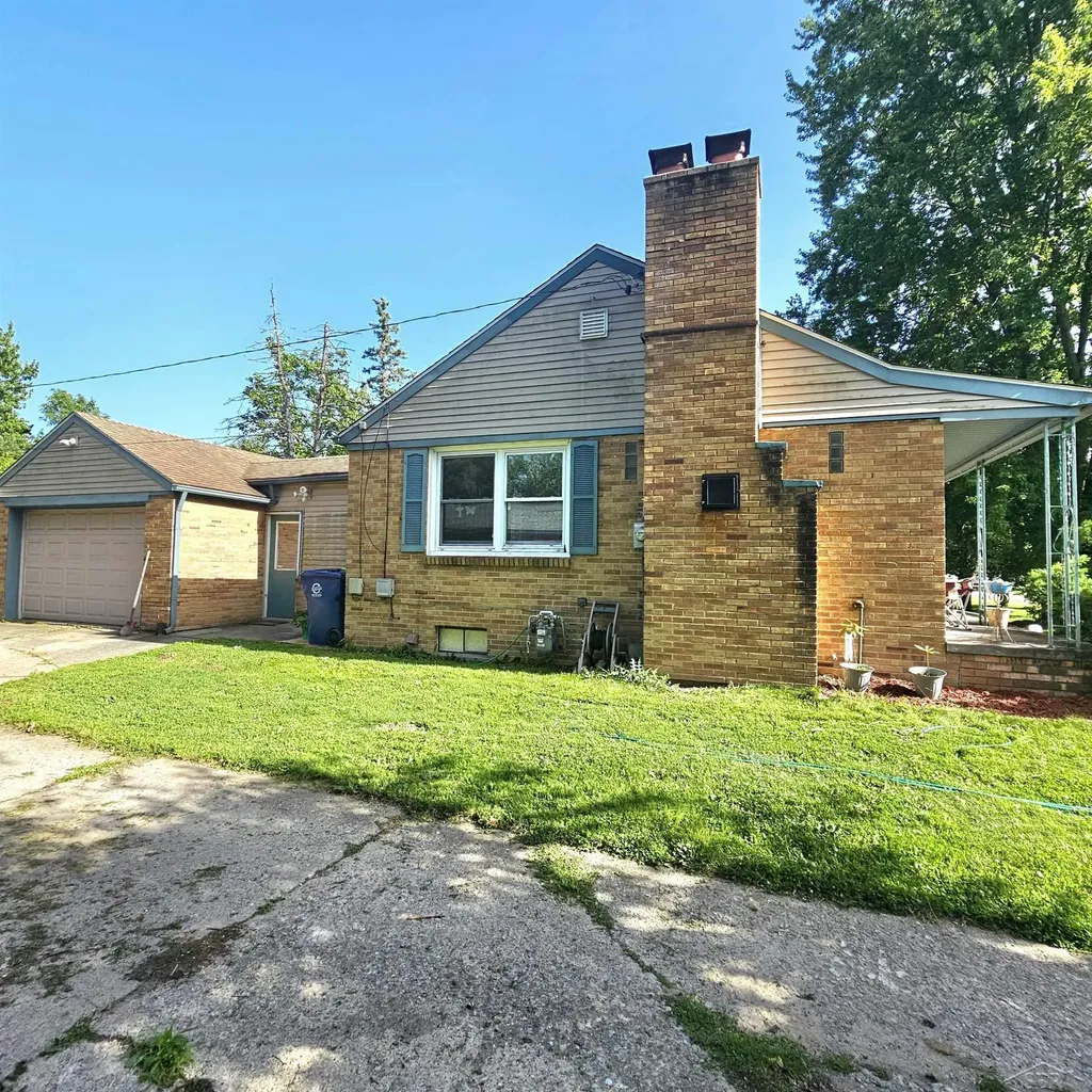 1241 Pius Street Saginaw Charter Township MI 48638