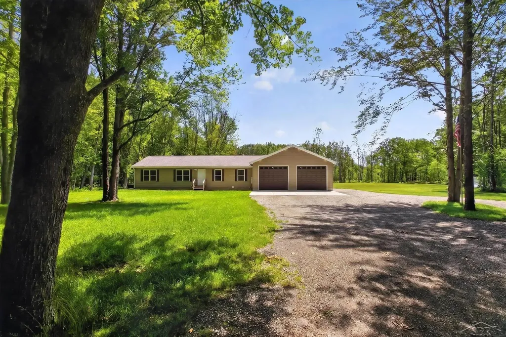 5590 N Jefferson Road Mills Township MI 48642