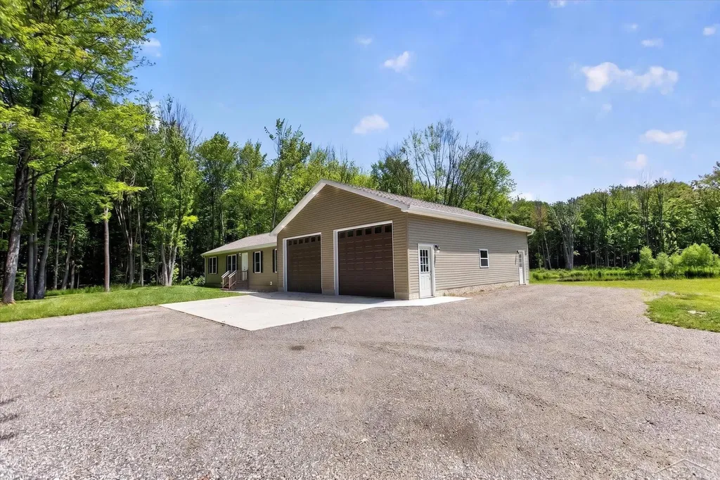 5590 N Jefferson Road Mills Township MI 48642