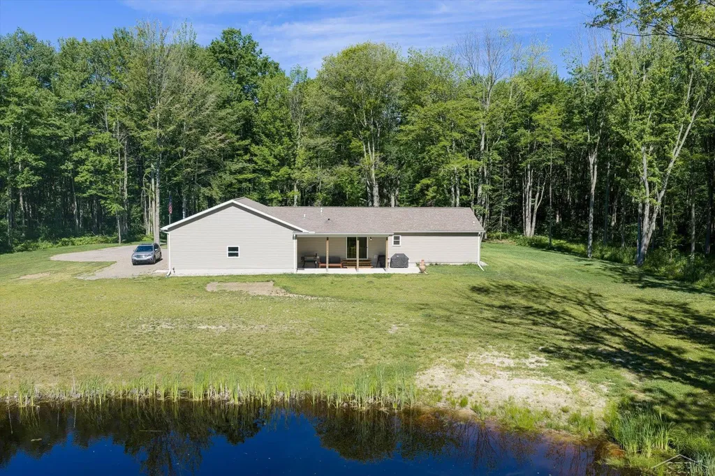 5590 N Jefferson Road Mills Township MI 48642