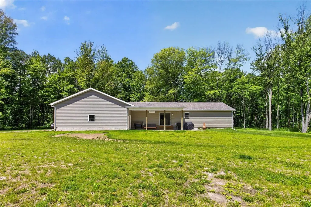 5590 N Jefferson Road Mills Township MI 48642