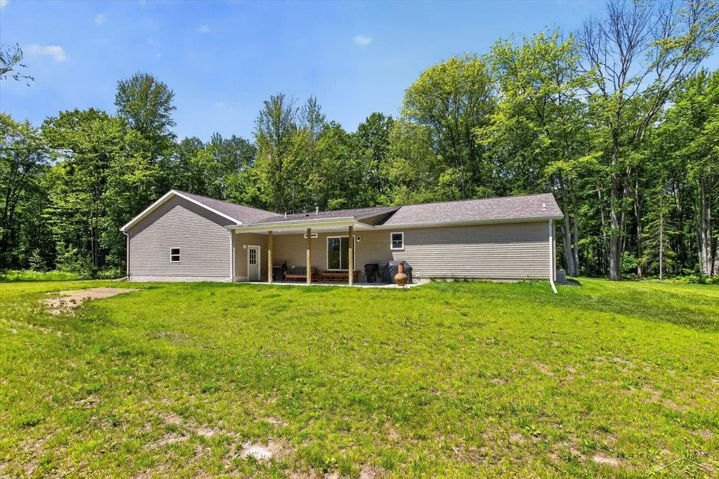 5590 N Jefferson Road Mills Township MI 48642