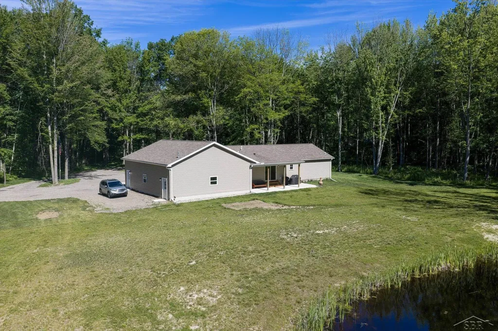 5590 N Jefferson Road Mills Township MI 48642