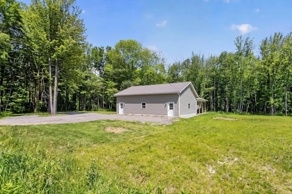 5590 N Jefferson Road Mills Township MI 48642