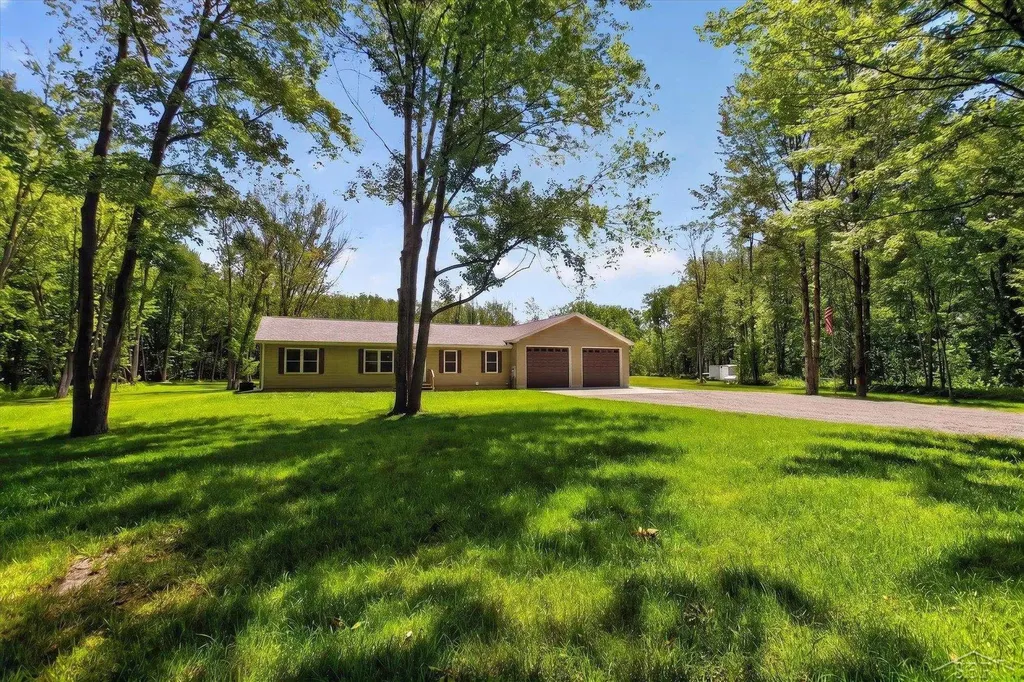 5590 N Jefferson Road Mills Township MI 48642