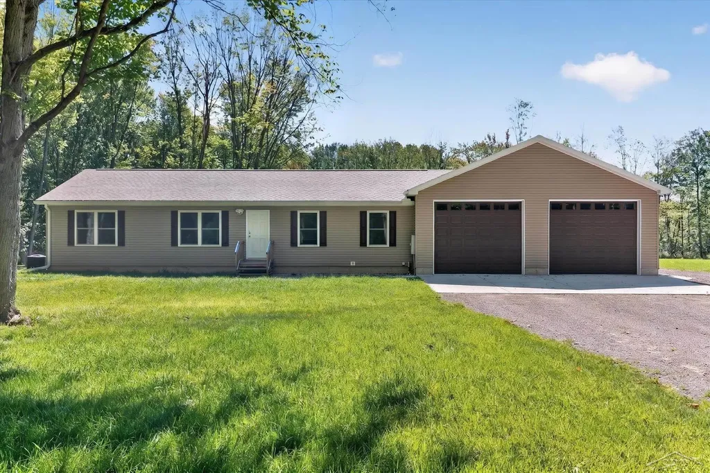 5590 N Jefferson Road Mills Township MI 48642
