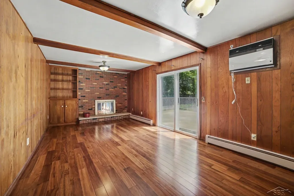 1870 W Packard Drive Saginaw Charter Township MI 48638