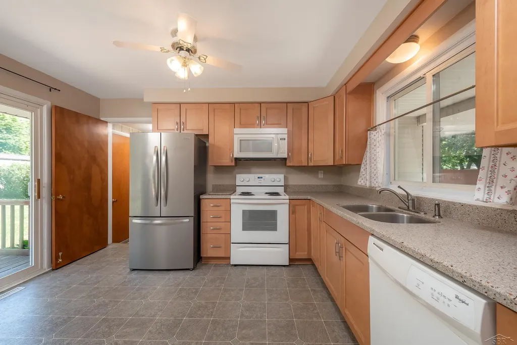 1915 Ivy Lane Midland City MI 48642