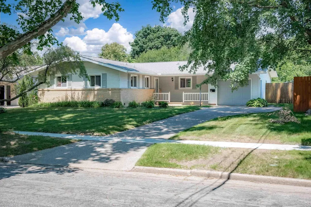 1915 Ivy Lane Midland City MI 48642