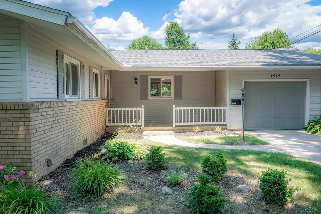 1915 Ivy Lane Midland City MI 48642