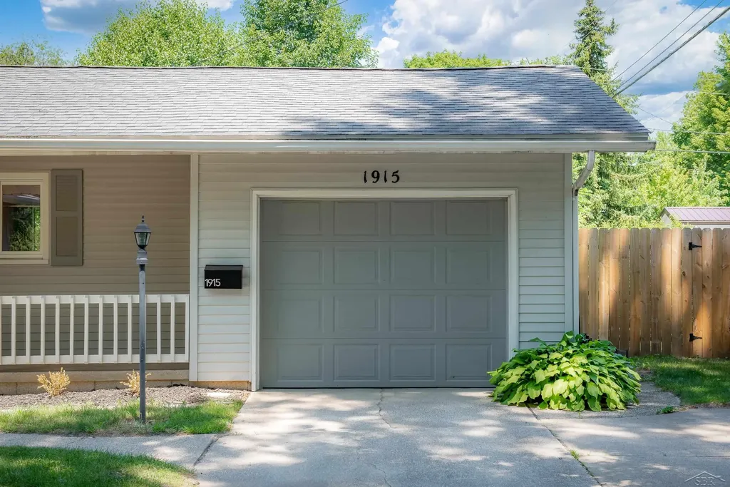 1915 Ivy Lane Midland City MI 48642