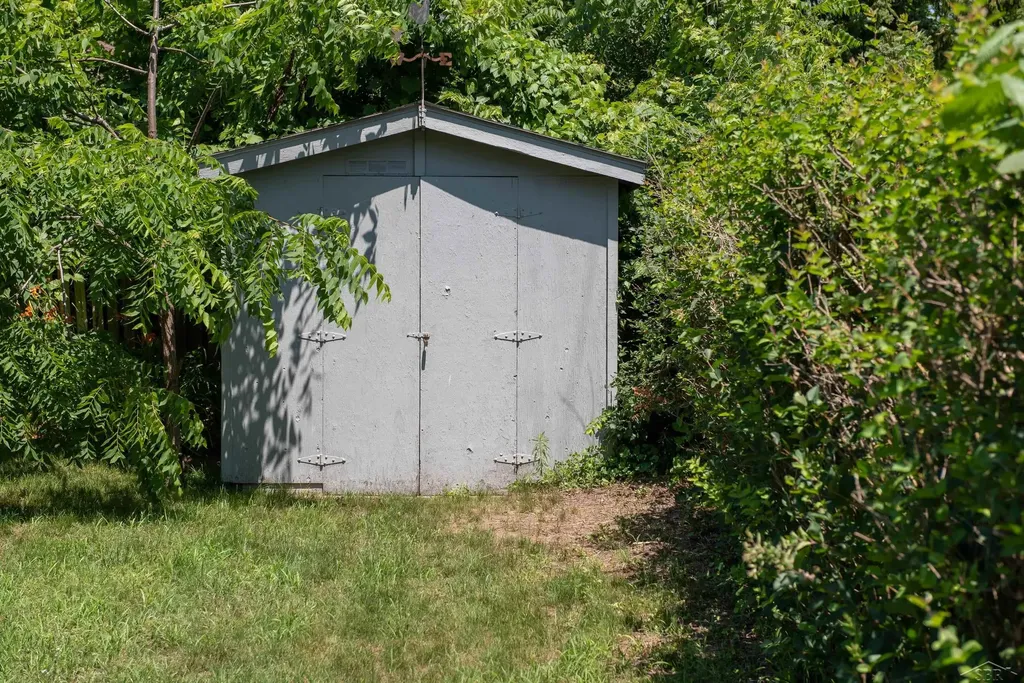 1915 Ivy Lane Midland City MI 48642