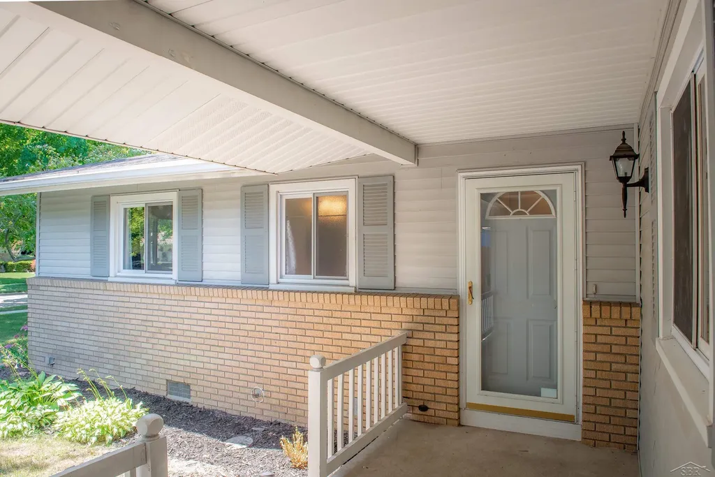 1915 Ivy Lane Midland City MI 48642