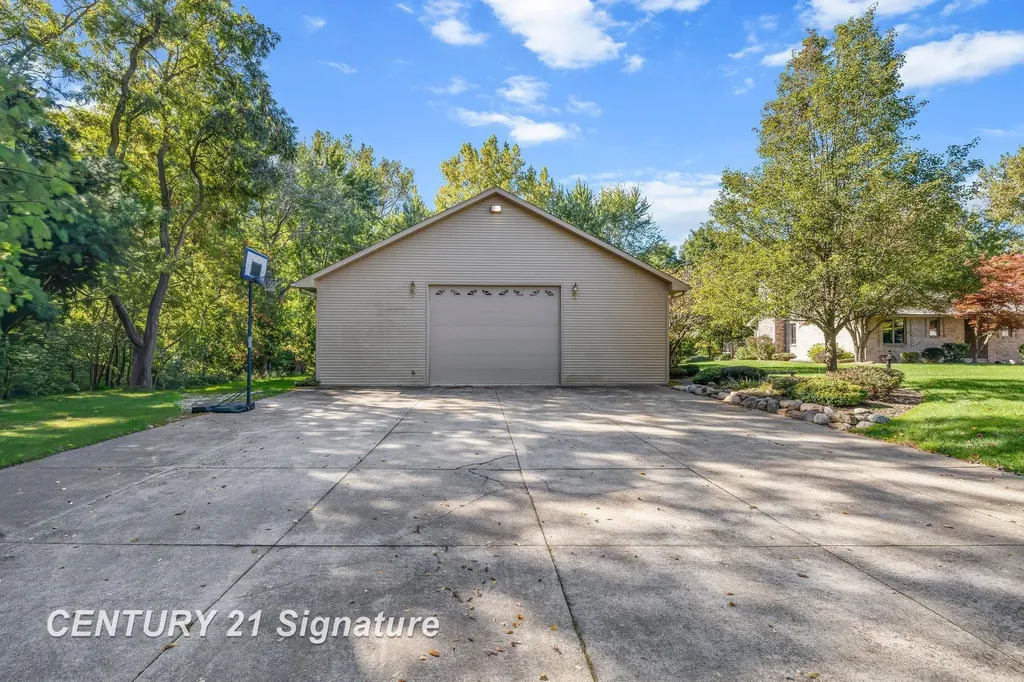 3137 Midland Road Saginaw Charter Township MI 48603