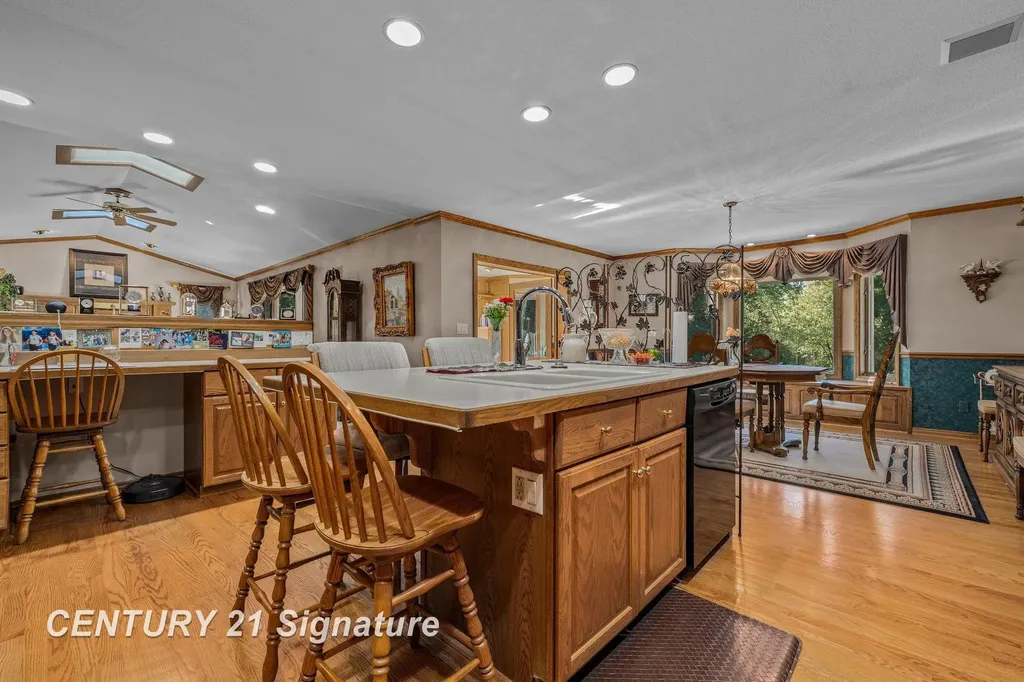 3137 Midland Road Saginaw Charter Township MI 48603