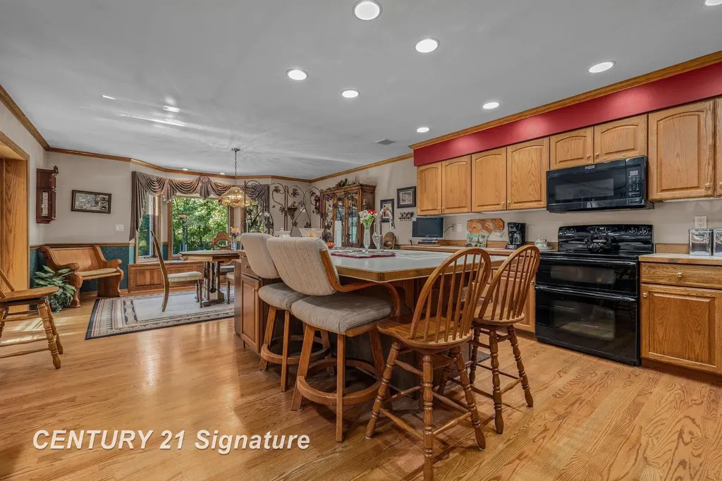 3137 Midland Road Saginaw Charter Township MI 48603
