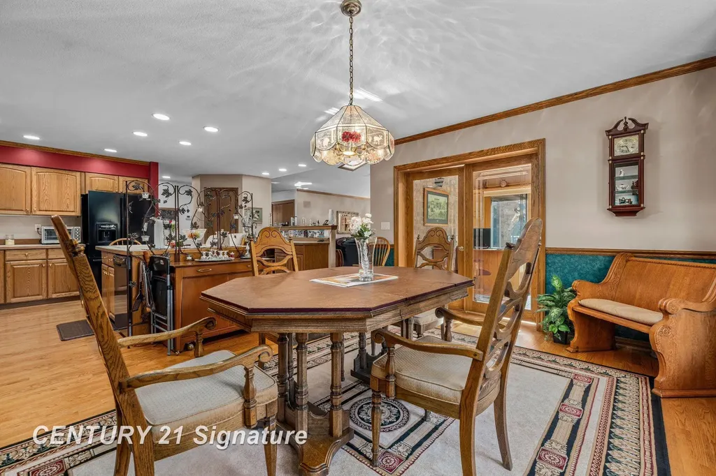 3137 Midland Road Saginaw Charter Township MI 48603