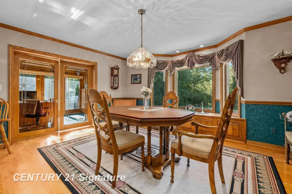 3137 Midland Road Saginaw Charter Township MI 48603