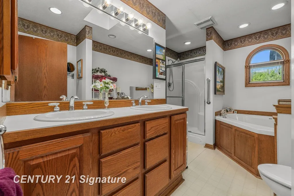 3137 Midland Road Saginaw Charter Township MI 48603