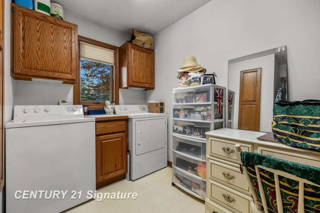 3137 Midland Road Saginaw Charter Township MI 48603