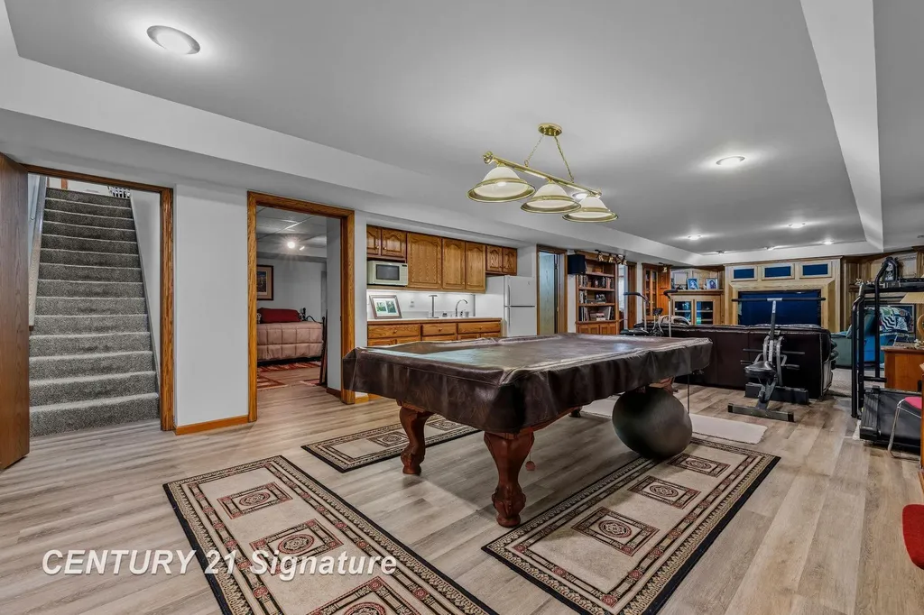 3137 Midland Road Saginaw Charter Township MI 48603