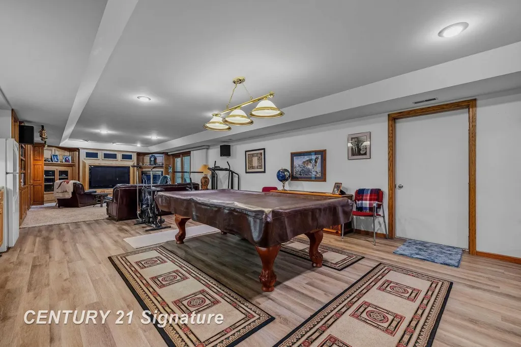 3137 Midland Road Saginaw Charter Township MI 48603