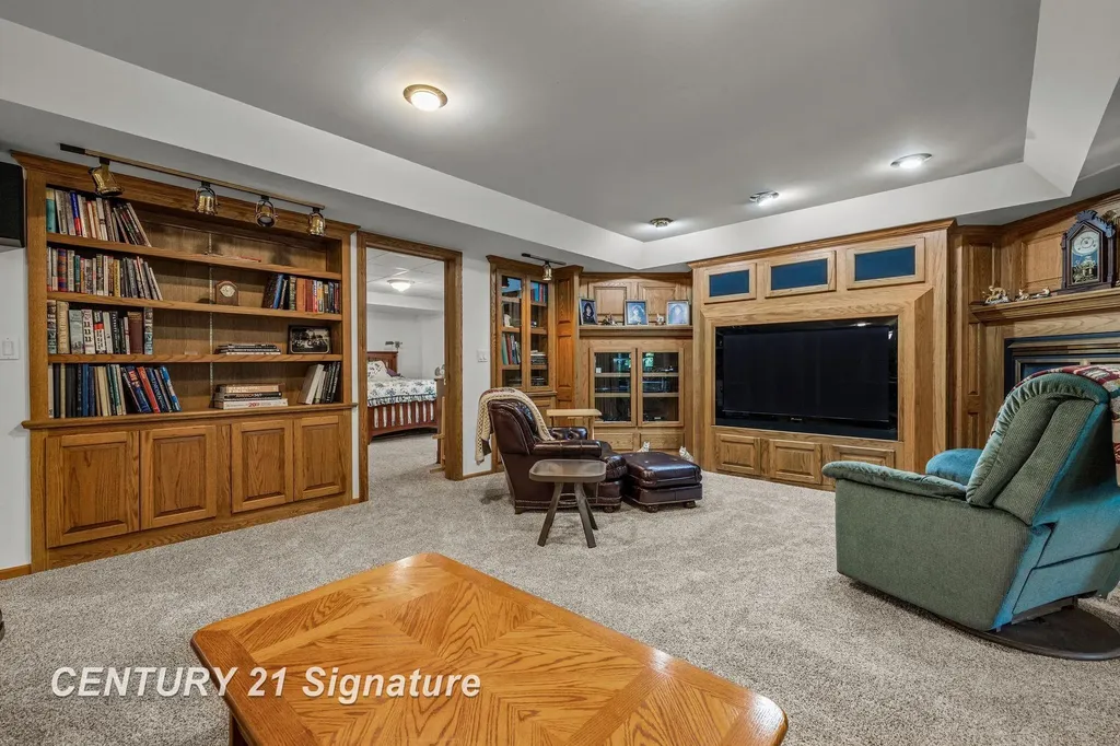 3137 Midland Road Saginaw Charter Township MI 48603