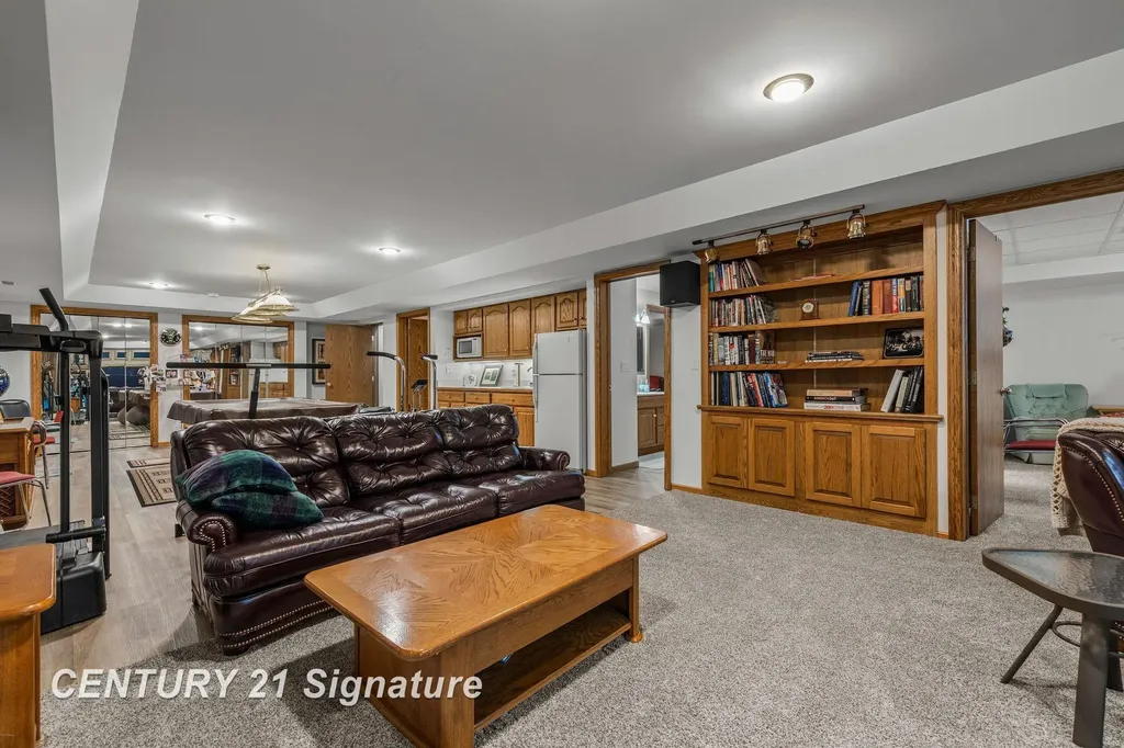 3137 Midland Road Saginaw Charter Township MI 48603