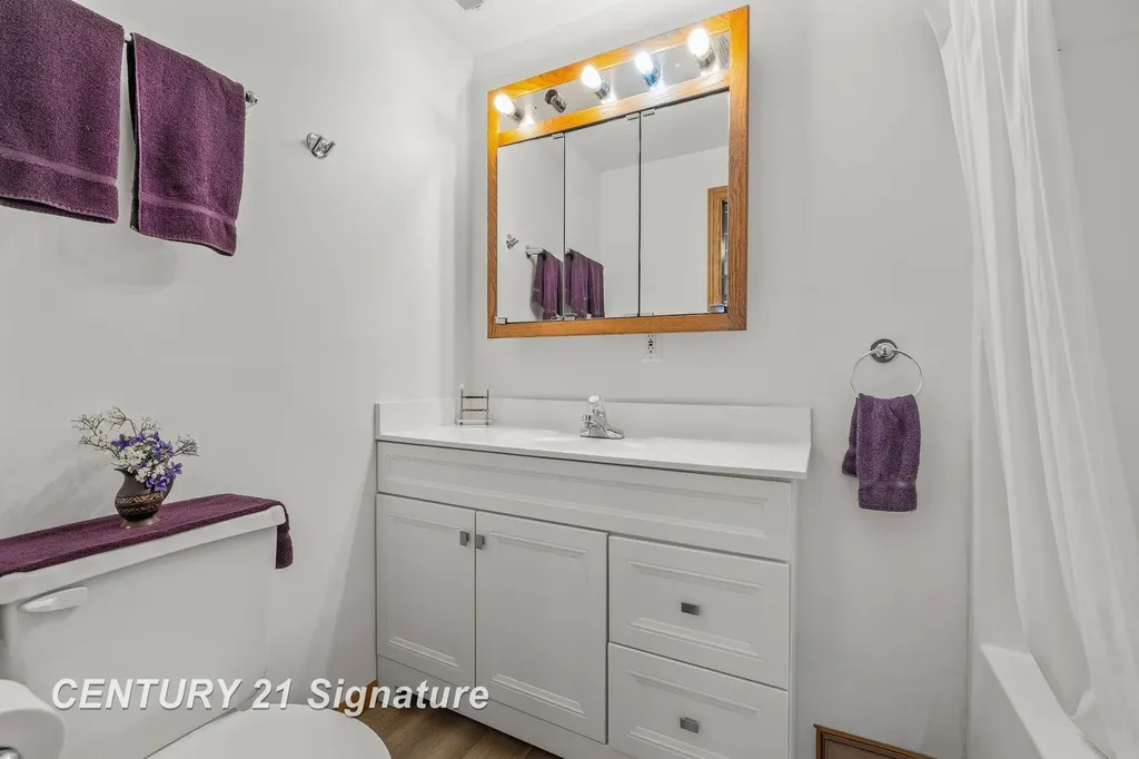 3137 Midland Road Saginaw Charter Township MI 48603